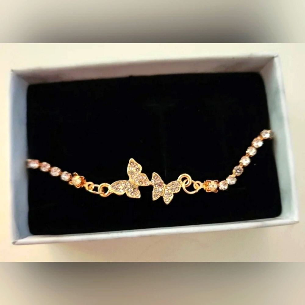 Butterfly Bracelet Sparkley Silver Rhinestone  Fashion Jewelry OS